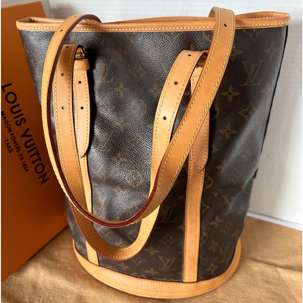 Authentic Large Bucket Shoulder Bag Louis Vuitton. - Picture 6 of 17